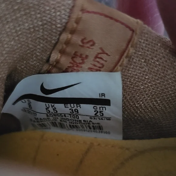 Women's Nike Athletic Shoe Shox Gravity Metallic - Picture 7 of 13